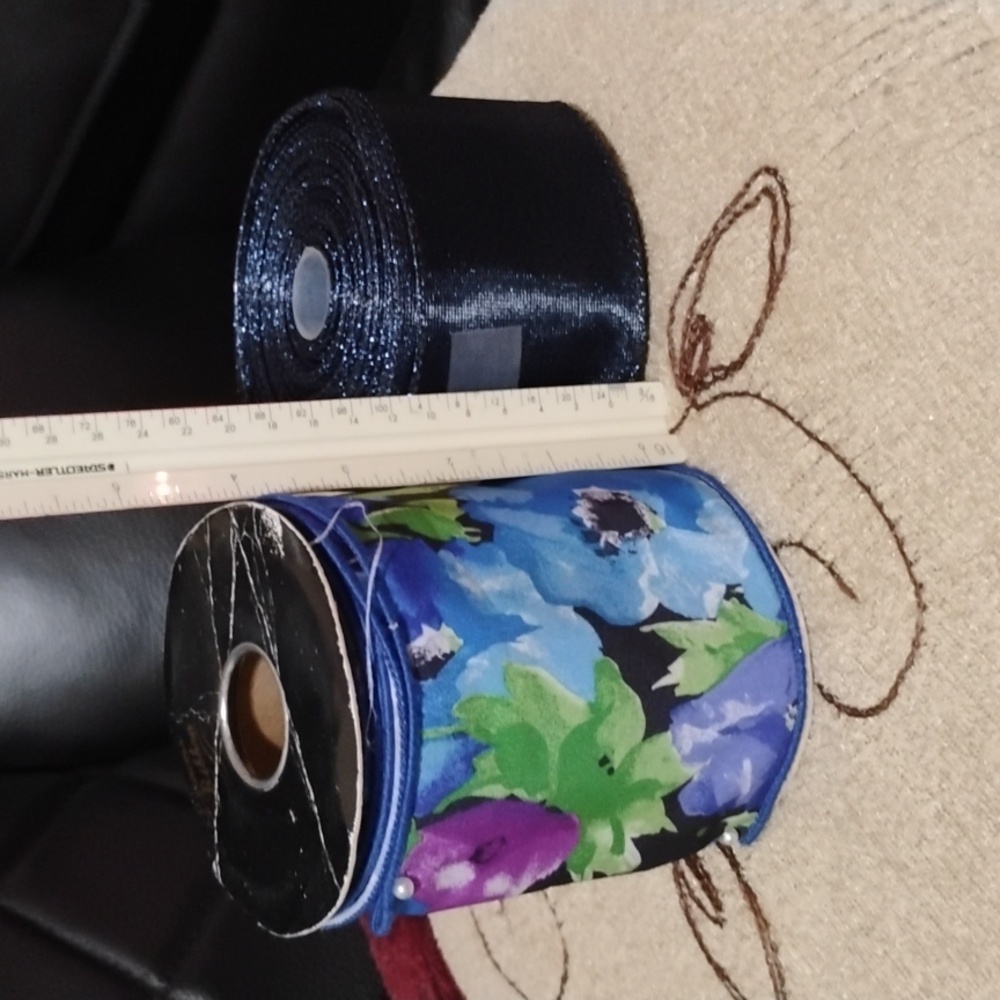SET OF TWO WIRE RIBBON.